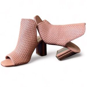 SOLD ELSEWHERE ~BCBG Heels